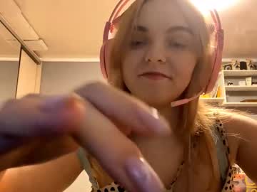 Kariejenison Chaturbate stream image from November 11, 2025