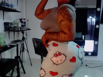 Karlaluann Chaturbate stream image from November 11, 2025