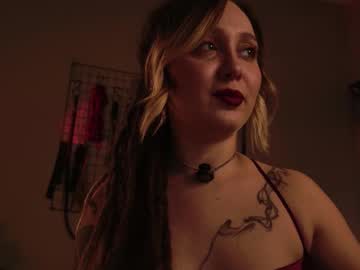 Koracrosbie Chaturbate stream image from November 11, 2025