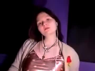 Keenaureta Chaturbate stream image from November 11, 2025