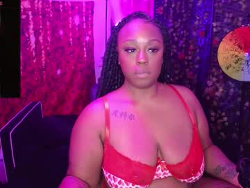 Queencroze Chaturbate stream image from November 11, 2025