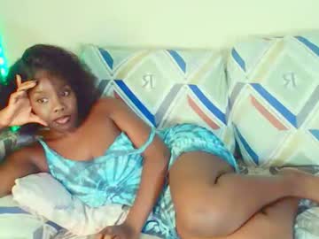 Dinnydakrazx Chaturbate stream image from November 11, 2025
