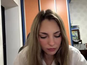 Pricillahoinacki Chaturbate stream image from November 11, 2025