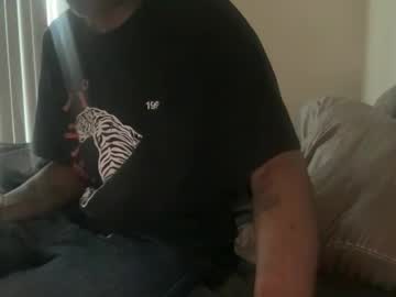 Uglydudefucks Chaturbate stream image from November 12, 2025