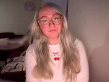 Vanillapuddingpie Chaturbate stream image from November 12, 2025