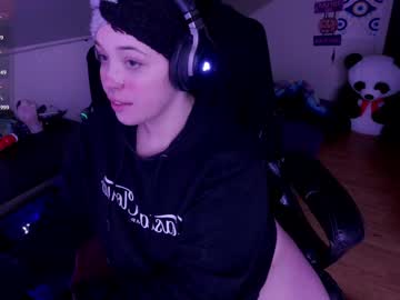 Lunalaneee Chaturbate stream image from November 12, 2025