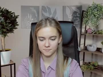 Junewoods Chaturbate stream image from November 12, 2025