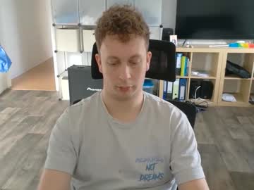 Maxboner94 Chaturbate stream image from November 12, 2025