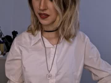 Lezlielowe Chaturbate stream image from November 12, 2025