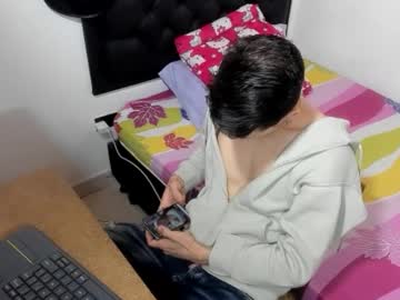 Kevinkewma Chaturbate stream image from November 12, 2025