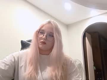 Nikitamobbs Chaturbate stream image from November 12, 2025