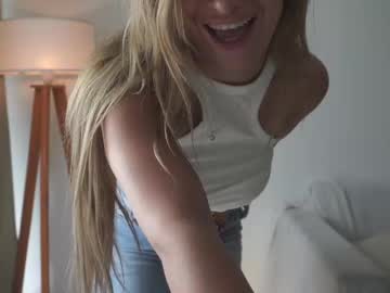 Donnna19 Chaturbate stream image from November 12, 2025