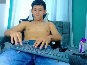 Felipehotgonzalez Chaturbate stream image from November 12, 2025
