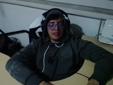 Powerfulzeus2 Chaturbate stream image from November 13, 2025