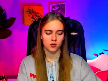 Junewoods Chaturbate stream image from November 13, 2025