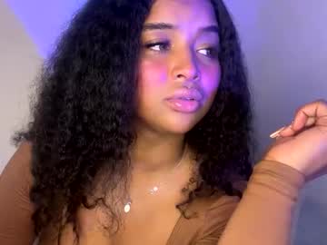 Chloee21fox Chaturbate stream image from November 13, 2025