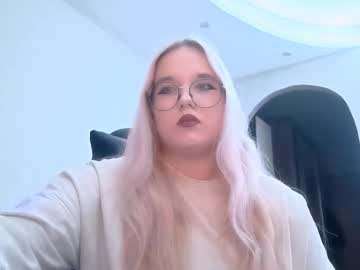 Nikitamobbs Chaturbate stream image from November 13, 2025
