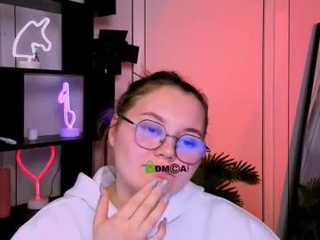 Kira_Fox_X Chaturbate stream image from November 13, 2025