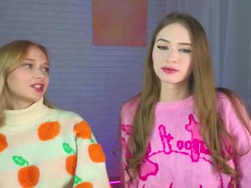 Strawberryglow Chaturbate stream image from November 13, 2025