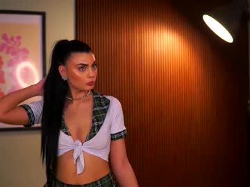 Ravennadarcy Chaturbate stream image from November 13, 2025
