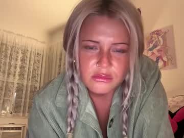 Hellokittyluverr Chaturbate stream image from November 14, 2025