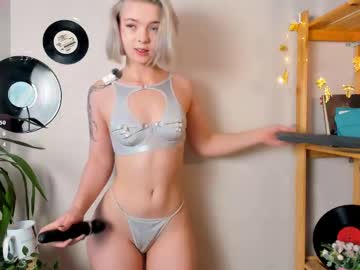 Melinanextdoor Chaturbate stream image from November 14, 2025