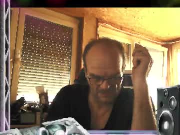R_2d2_ Chaturbate stream image from November 14, 2025