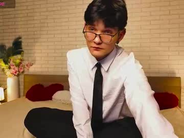 Liamrivers Chaturbate stream image from November 14, 2025