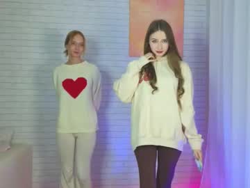 Strawberryglow Chaturbate stream image from November 14, 2025