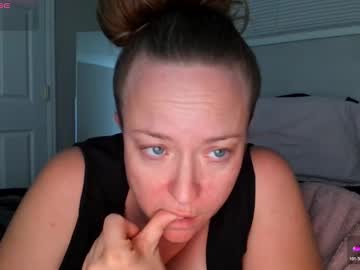 Julimonroe Chaturbate stream image from November 15, 2025