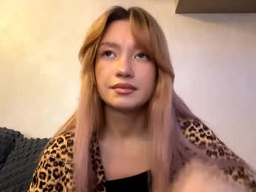 Delindakrasnow Chaturbate stream image from November 15, 2025