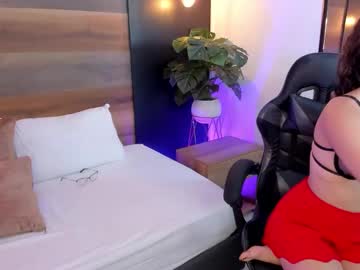 Cloee20_ Chaturbate stream image from November 15, 2025