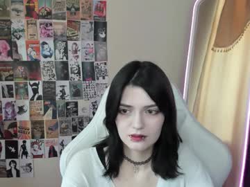 Emmadarkk Chaturbate stream image from November 15, 2025