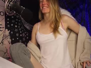 Moon_Nymph Chaturbate stream image from November 15, 2025
