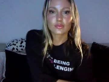 Pinksn0wle0pard Chaturbate stream image from November 15, 2025