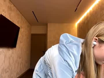 Velvethonerkamp Chaturbate stream image from November 15, 2025