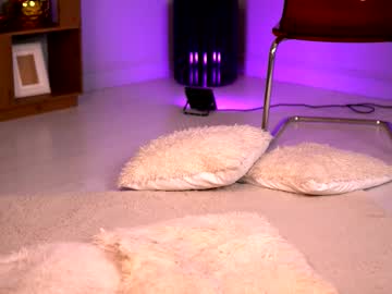 Siennaluna Chaturbate stream image from November 15, 2025