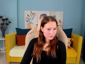 Lilithgloww Chaturbate stream image from November 15, 2025
