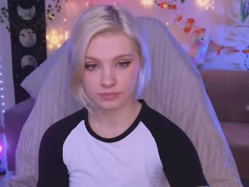 Moonlight_Mia Chaturbate stream image from November 15, 2025