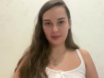 Arivelle Chaturbate stream image from November 15, 2025
