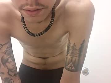 Lunn10mcl Chaturbate stream image from November 15, 2025