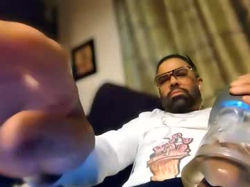 Luv2cumc2c Chaturbate stream image from November 15, 2025