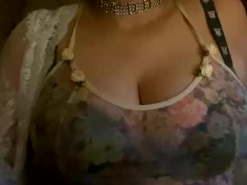 Crystalyn777 Chaturbate stream image from November 16, 2025