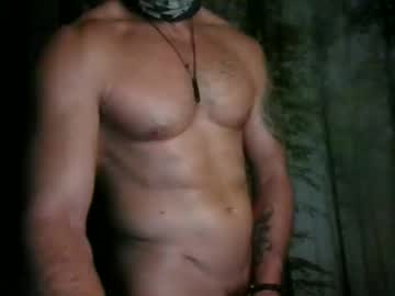 Chrisfroom Chaturbate stream image from November 16, 2025