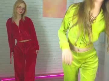Strawberryglow Chaturbate stream image from November 16, 2025