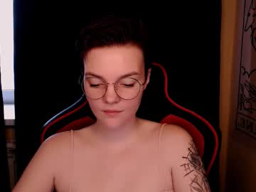 Krisneal Chaturbate stream image from November 16, 2025