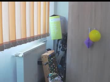 Wildbea23 Chaturbate stream image from November 16, 2025