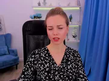 Mileygloss Chaturbate stream image from November 16, 2025
