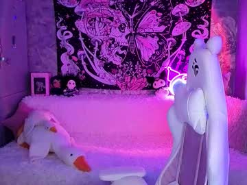 Clairefaers Chaturbate stream image from November 16, 2025