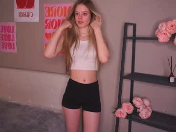 Denaebeste Chaturbate stream image from November 16, 2025
